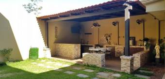RS Vende Bella Casa en Heredia Listing 19-380