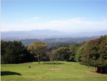 TERRAQUEA Viva en un Paraíso verde cerca de la ciudad. Finca de 60 000 m2