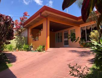 Venta de casa espaciosa en Urbanización en Sabanilla