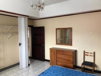 se alquila espacioso apartamento en  Rohrmoser 20-704