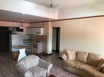 se alquila espacioso apartamento en  Rohrmoser 20-704