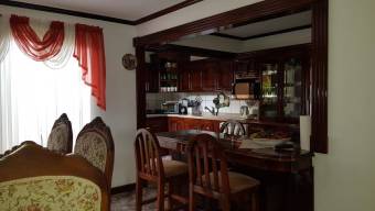 se vende linda casa en san francisco de heredia 20-434