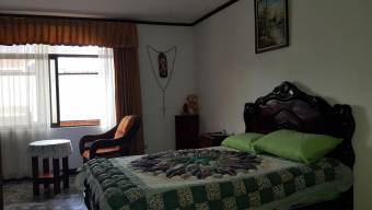 se vende linda casa en san francisco de heredia 20-434