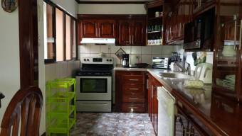 se vende linda casa en san francisco de heredia 20-434