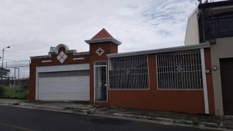 se vende linda casa en san francisco de heredia 20-434