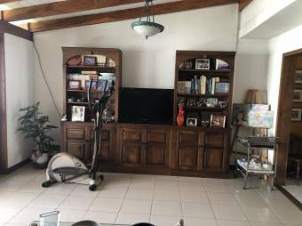 se vende espacios casa en ulloa heredia 20-623