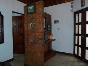 se vende casa con jardin en heredia centro 20-546