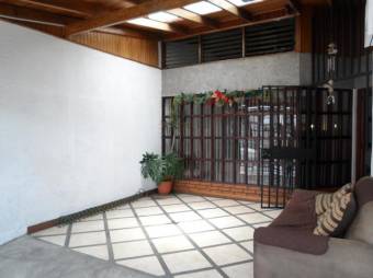 se vende casa con jardin en heredia centro 20-546