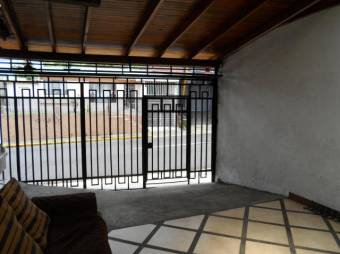 se vende casa con jardin en heredia centro 20-546