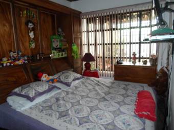 se vende casa con jardin en heredia centro 20-546