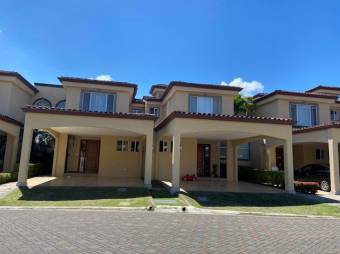 Venta de Casa en Guachipelín, Escazú. 21-1411a