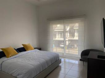 Venta de Casa en Guachipelín, Escazú. 21-1487a