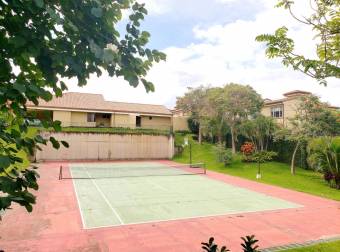 Venta de Casa en San Rafael de Escazú. 20-1056a