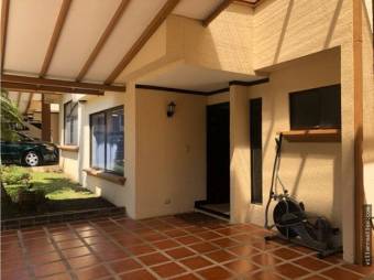 V#104 Céntrica casa en venta/Guachipelín/ Escazú