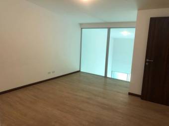 se vende espacioso apartamento en cariari heredia 21-1403