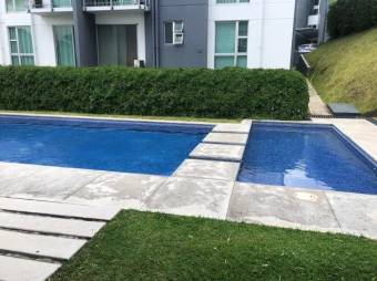 se vende espacioso apartamento en cariari heredia 21-1403