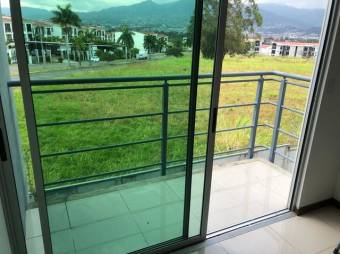 se vende espacioso apartamento en cariari heredia 21-1403