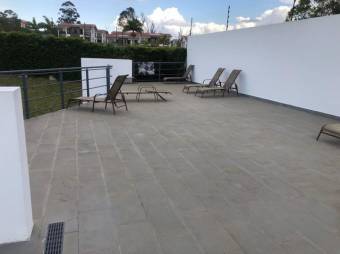 se vende espacioso apartamento en cariari heredia 21-1403