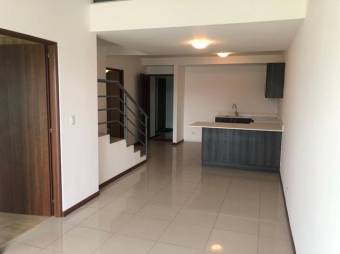 se vende espacioso apartamento en cariari heredia 21-1403