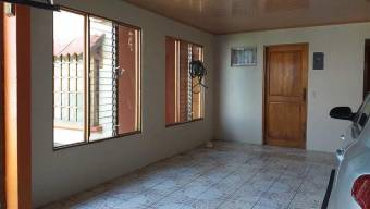 Se vende propiedad con 4 apartamentos en Mercedes Norte Heredia 21-1304