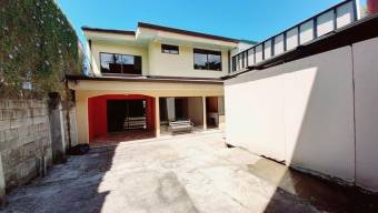 se vende espaciosa casa en Rio Oro santa ana 21-1568