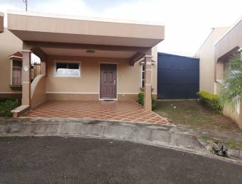 Venta de casa ubicada en  Cartago, Dulce Nombre