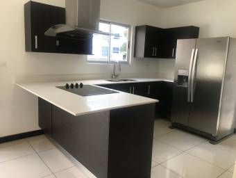 Se alquil apartamento con liena blanca en Rio Oro Santa Ana  22-1793