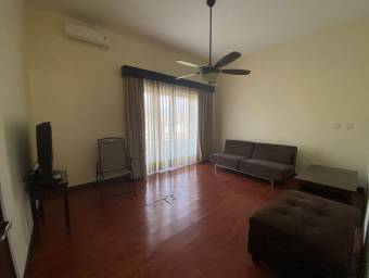 Se vende espaciosa casa con patio amplio en San Francisco Heredia 22-1578