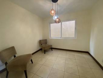 Se vende espaciosa casa con patio amplio en San Francisco Heredia 22-1578