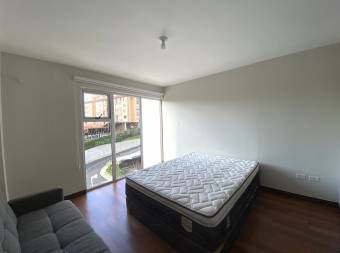 Apartamento semiamueblado en alquiler en Torre Azenza Uruca $750