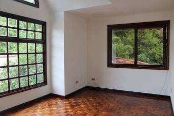 Se vende espaciosa casa cerca del banco nacional San Rafael Escazú 22-66