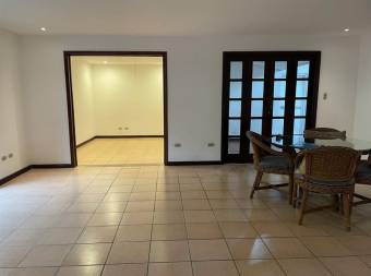 Se vende espaciosa casa cerca del banco nacional San Rafael Escazú 22-66