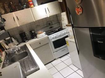 Se vende casa con uso de suelo  mixto en el centro de Heredia 22-1654