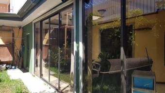 Se vende espaciosa casa con patio en san francisco de Heredia  21-1615