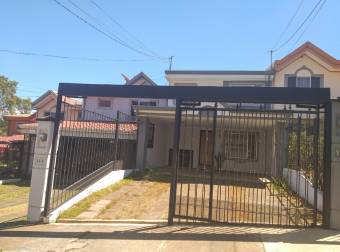 VENTA DE CASA EN HERMOSO RESIDENCIAL