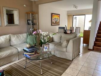 Se vende espaciosa casa en San Rafael de Escazu 22-1135