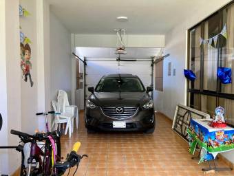 Se vende lujosa casa con patio en RESINDENCIAL en Rohrmoser 21-1282