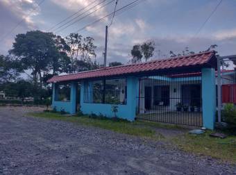 Bonita casa familiar en Venta, Guapiles centro        CG-20-1974