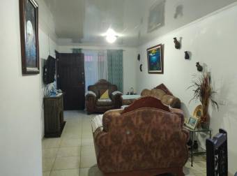 Bonita casa familiar en Venta, Guapiles centro        CG-20-1974