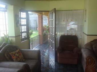 Amplia y Comoda casa en Venta, Guapiles Centro           CG-20-888