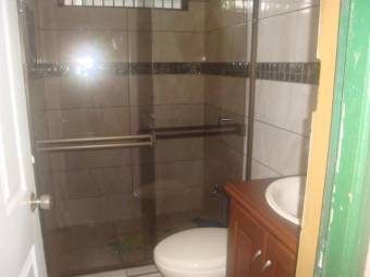 Amplia y Comoda casa en Venta, Guapiles Centro           CG-20-888