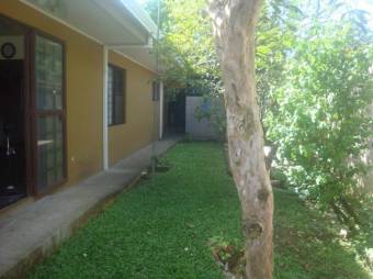 Amplia y Comoda casa en Venta, Guapiles Centro           CG-20-888