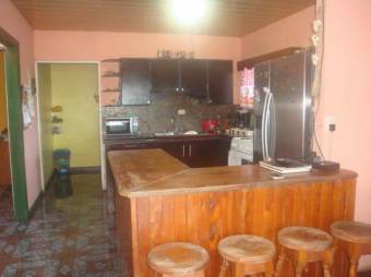 Amplia y Comoda casa en Venta, Guapiles Centro           CG-20-888