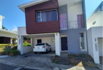 Venta de casa ubicada en Heredia, San Rafael, Santiago