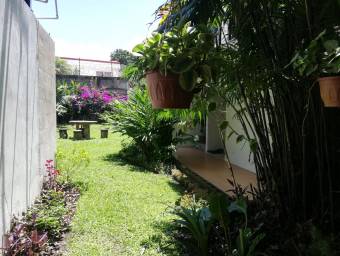 se alquila apartamento con jardin en Sabana 21-1726