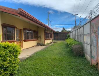 Venta de casa ubicada en Heredia, Santo Domingo, Santo Tomás