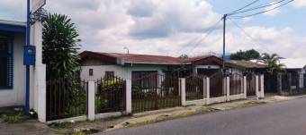 Amplia casa en Venta, Guapiles centro     CG-21-1931