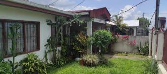 Amplia casa en Venta, Guapiles centro     CG-21-1931