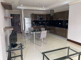 se alquila espacioso apartamento amoblado en Sabana sur 22-292