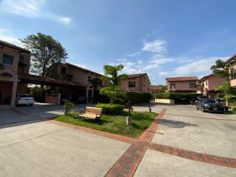 Casa en venta en Santa Ana, San José. RAH 22-1971